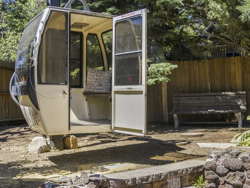 Gateway Getaway Back Yard Gondola