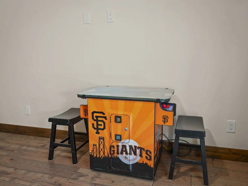 Game in the second guest-Kings Bear Cabin