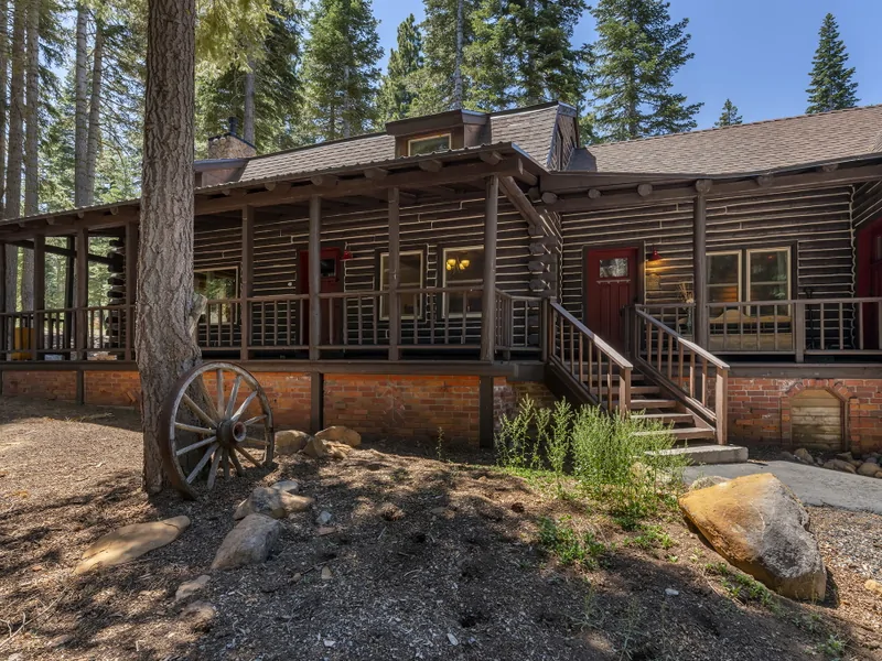 Front of House: Tahoe Donner Log Cabin