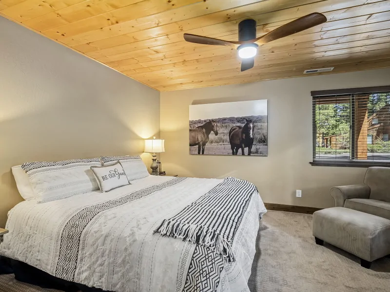 Lower Level, 1 King Bedroom: Mountainscape Oasis