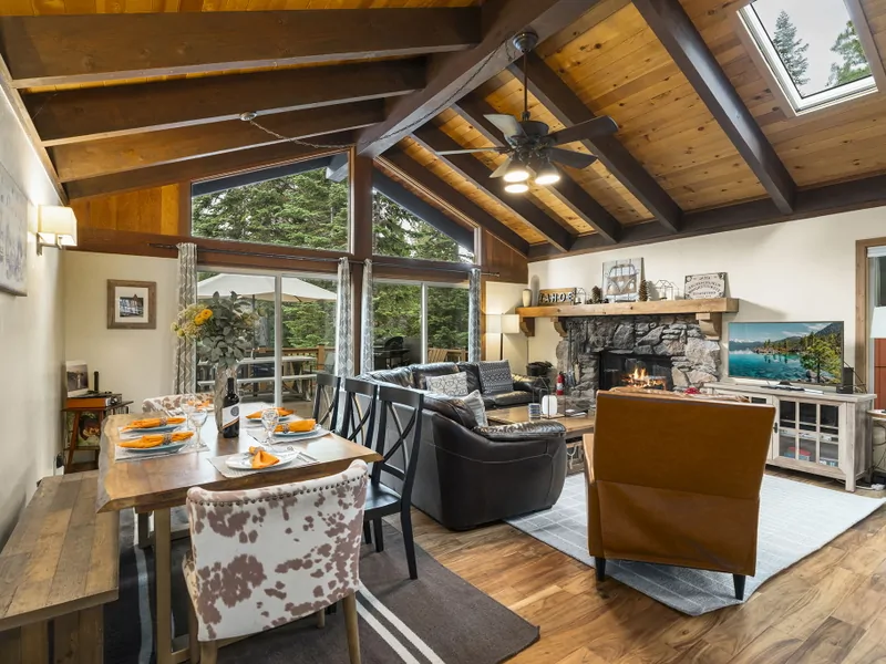 Living - Timberwood Cabin