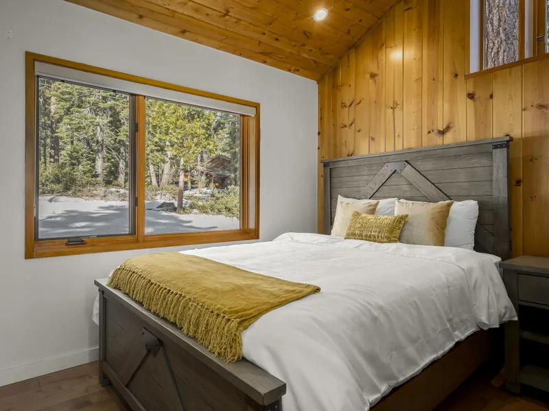 Tahoe Skyline Queen Bedroom