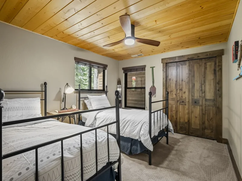 Lower Level 2 Twins, Sleeps 2: Mountainscape Oasis