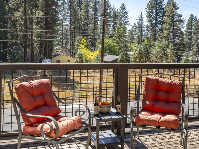 Outside Seating with Lake Peaks-Kings Bear Cabin