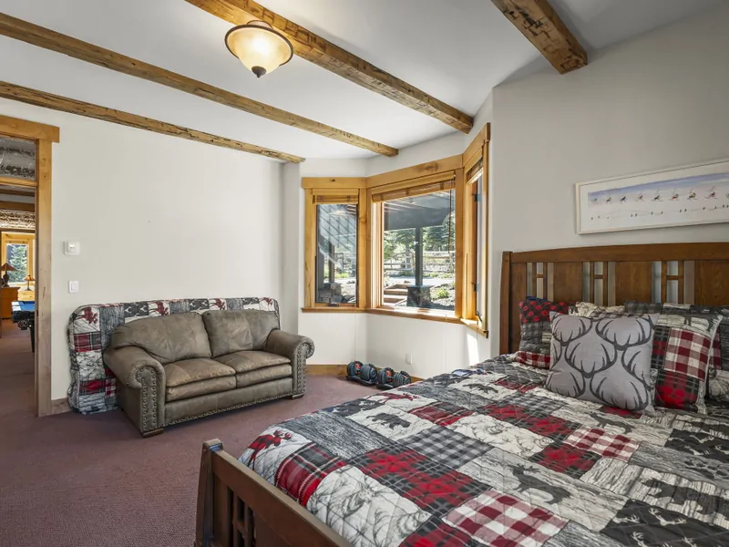 Second Guest Bedroom with Queen - Moonridge Lodge