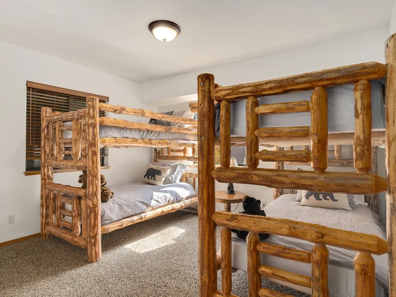 Downstairs Bunk Room: 4 Twins