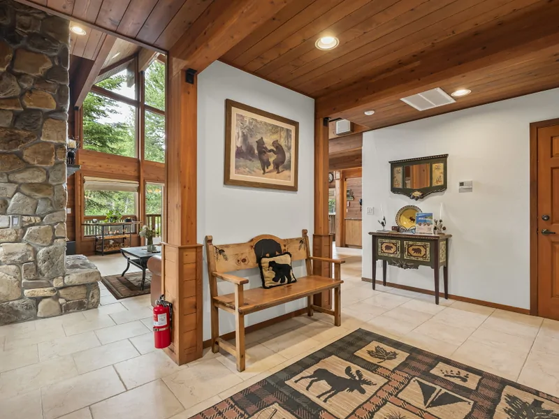 Foyer - Donner Lake Vacation Lodge