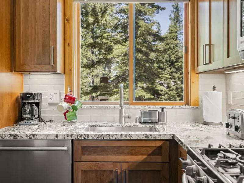 Gold Bend Getaway Kitchen