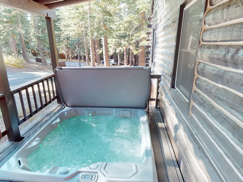 Private Hot Tub: Tahoe Donner Log Cabin