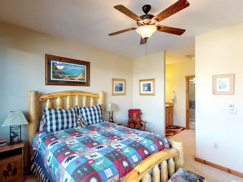 Bedroom 1, 1 Queen, Sleeps 2
