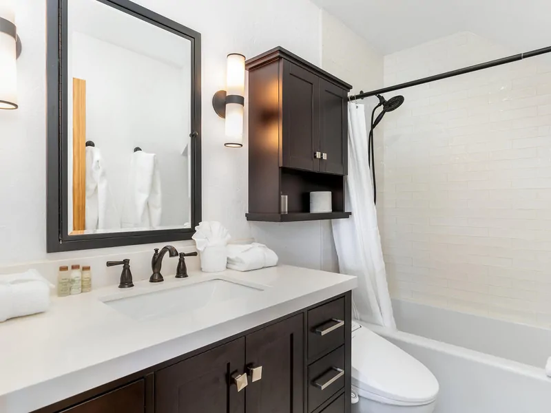 Primary Bath, Full Bath, Shower-tub Holy Cow Riverfront