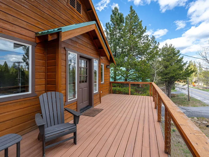Front Deck: Mountain Relaxation Haven