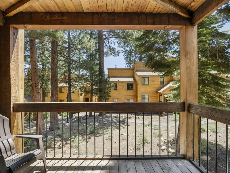 Gold Bend Getaway Downstairs Deck