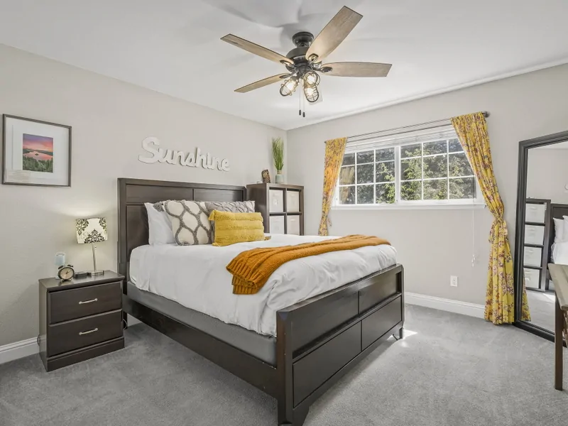 Gateway Getaway Downstairs Queen Bedroom