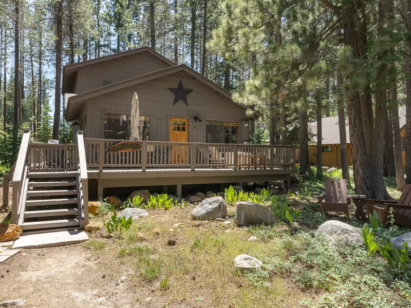 Front of House: Camp Howdy