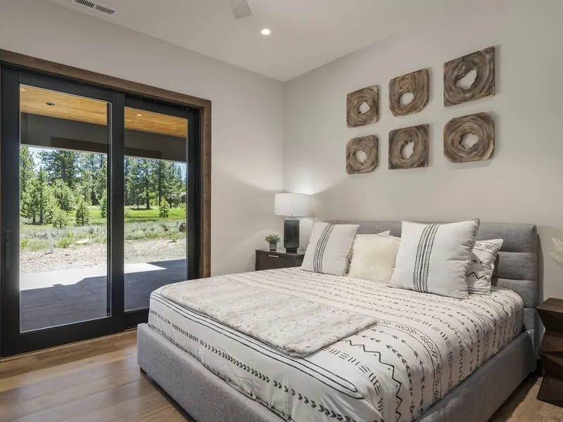 Downstairs King, Sleeps 2 Alpine Greenside Estate