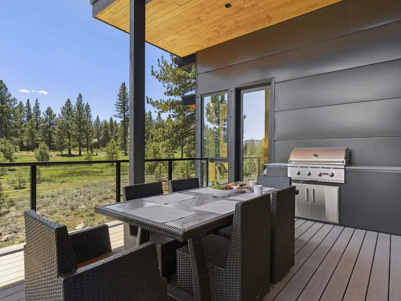 Alpine Greenside Estate Upper Porch