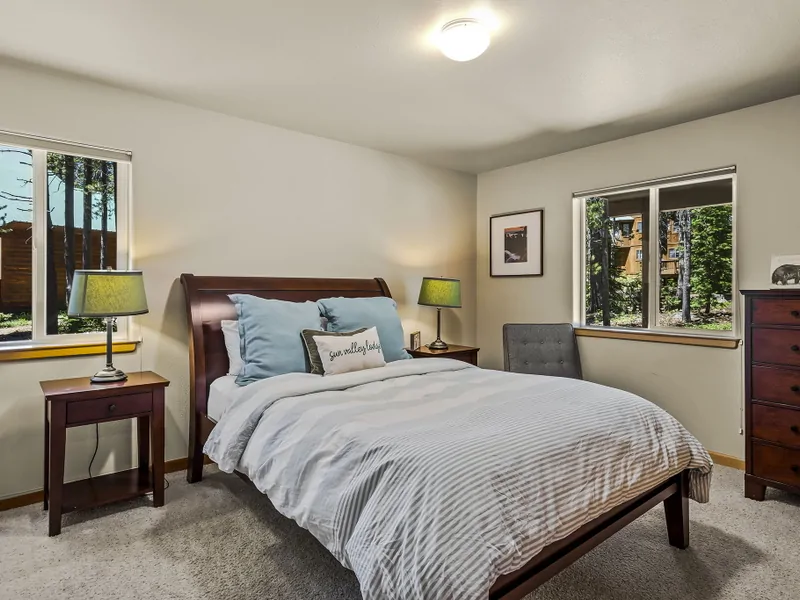 Bedroom 2, 1 Queen, Sleeps 2
