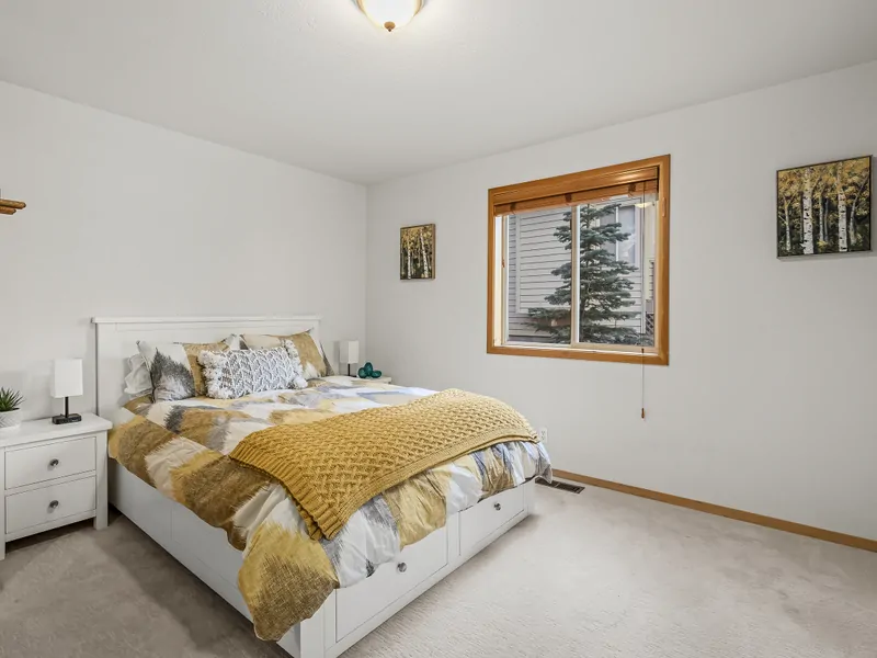 Main Level Guest Bedroom: Queen
