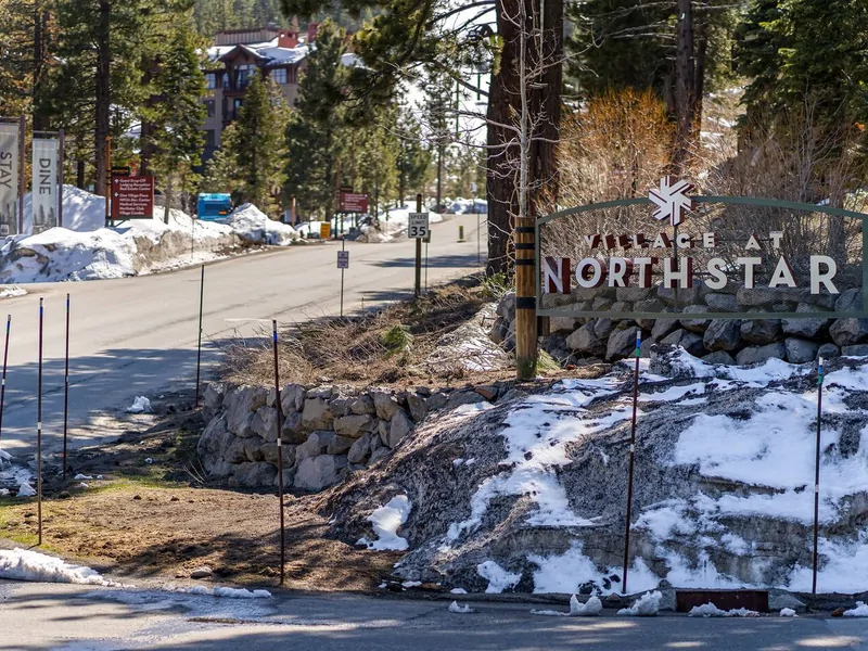 Entry to the village Northstar