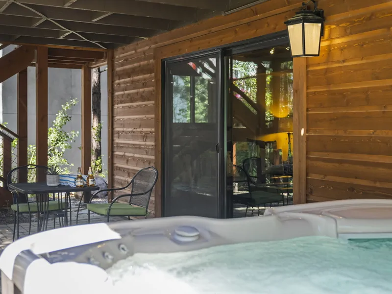 Lower Floor: Deluxe Hot Tub : Mountainscape Oasis
