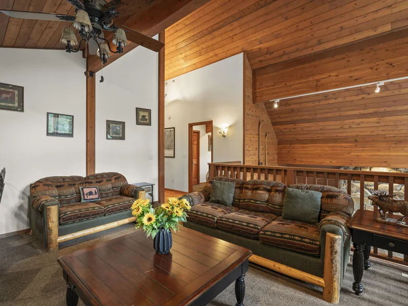 Loft Sitting - Donner Lake Vacation Lodge