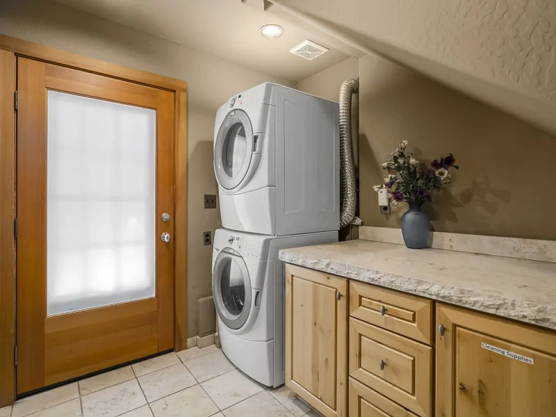Laundry Room: Falcon's Eye View Retreat