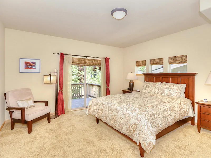 Bedroom 1, 1 Queen, Sleeps 2