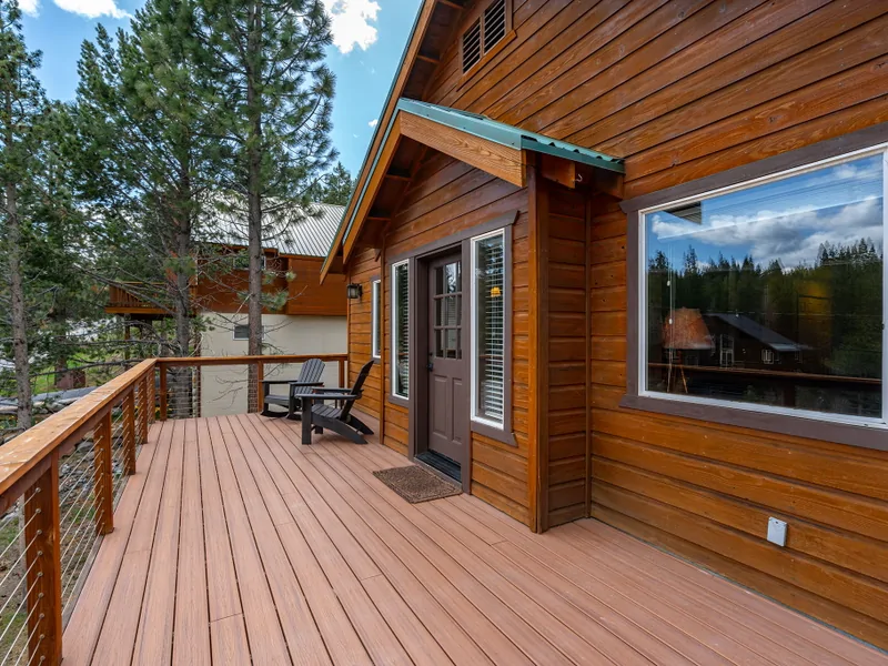 Front Deck: Mountain Relaxation Haven