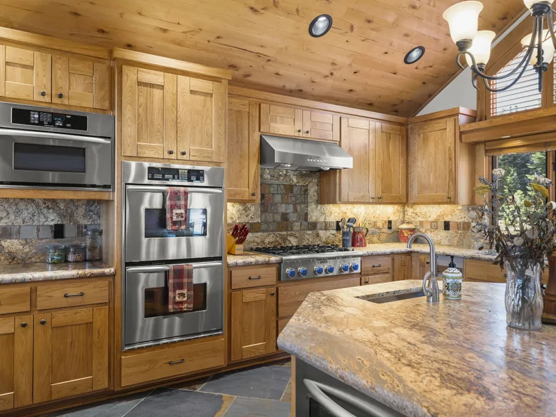 Double Oven - Moonridge Lodge