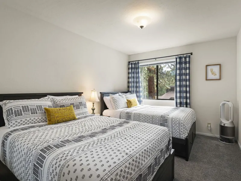 Double Bedroom - Sagebrush Hideaway