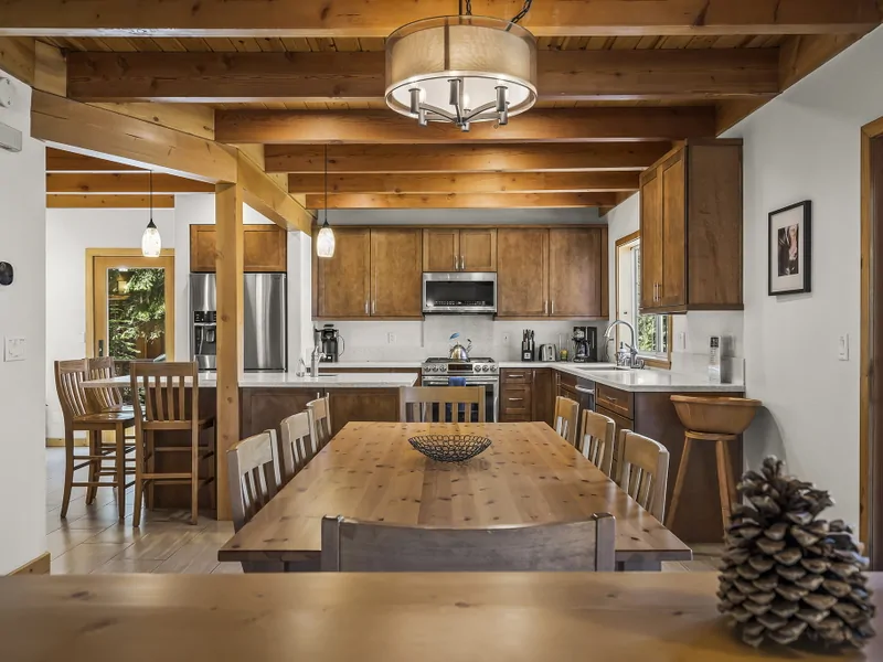Dining room: 
Donner Lake Vacation Lodge