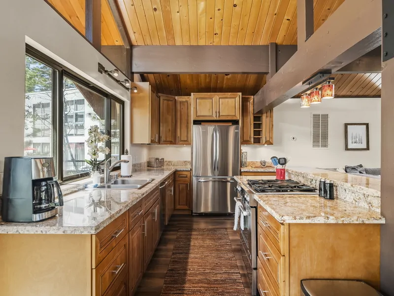 Main Floor : Kitchen Area : Mountainscape Oasis