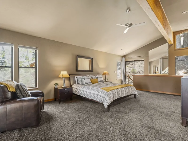 Primary Bed: Falcon's Eye View Retreat