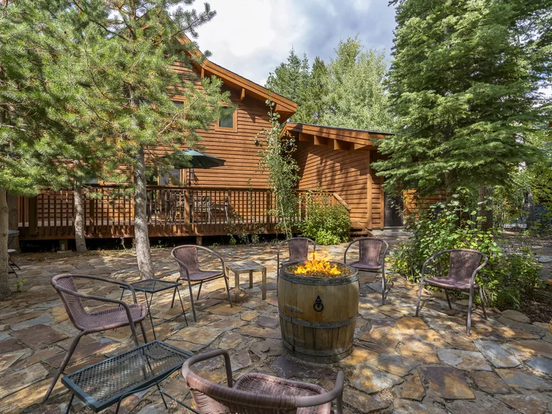 Back Porch - Donner Lake Vacation Lodge