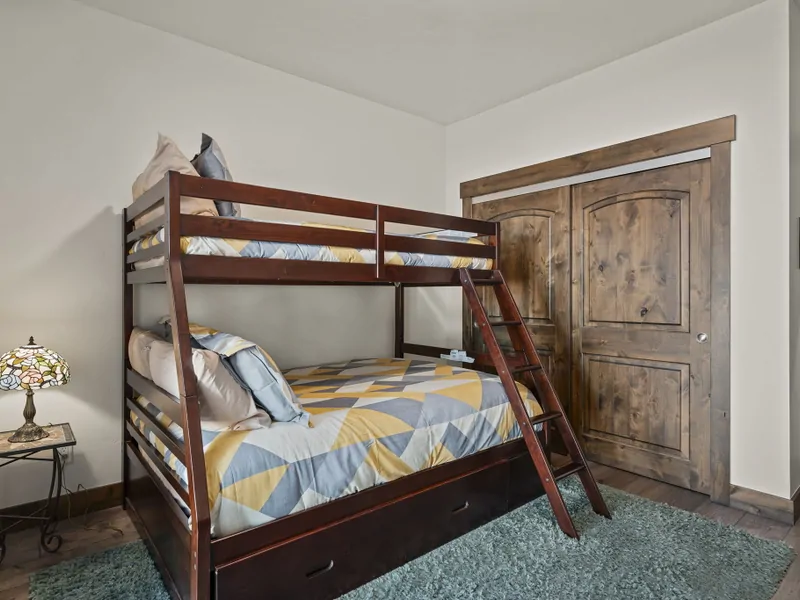 Twin over double-Kings Bear Cabin