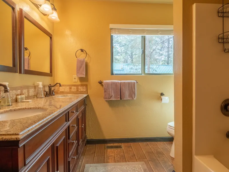 Shared Guest Bathroom: Tahoe Donner Vacation Lodge