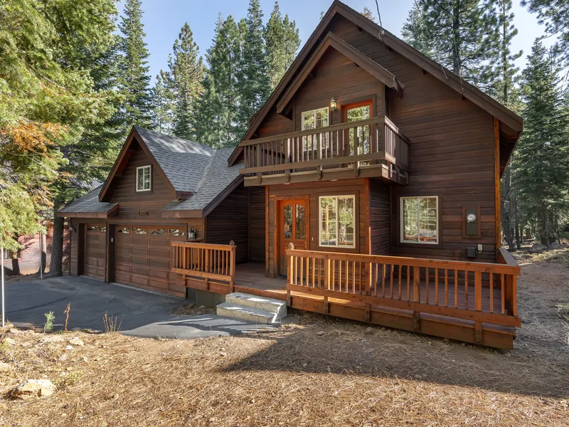 Front of Home:  Quittin' Time Chalet