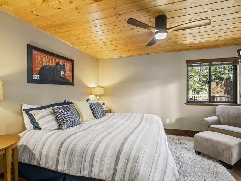 Upper Level King Bedroom : Mountainscape Oasis