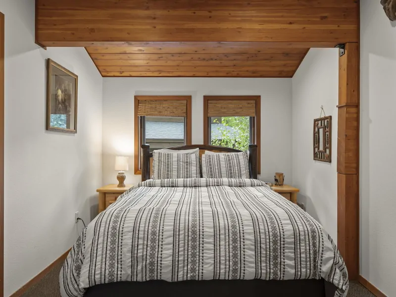 Upstairs Guest Bedroom - Donner Lake Vacation Lodge