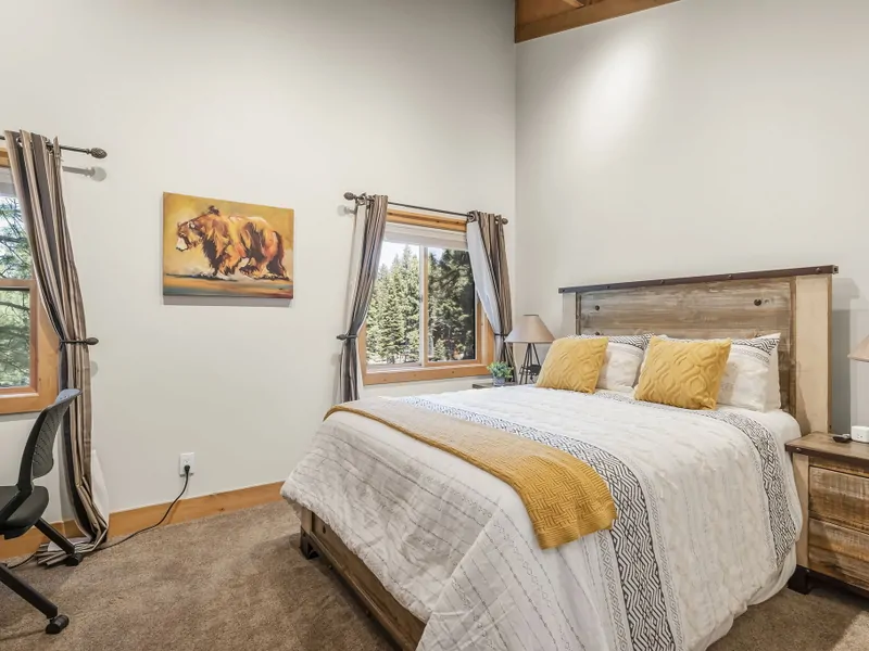 Primary Bedroom on 3rd Floor Queen: Gold Bend Getaway