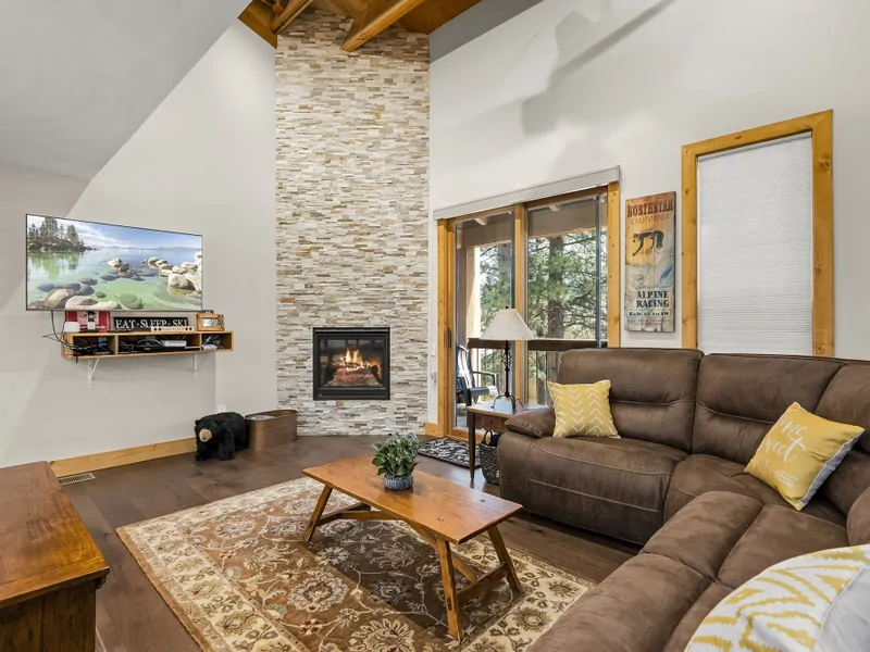 Gold Bend Getaway Living Area