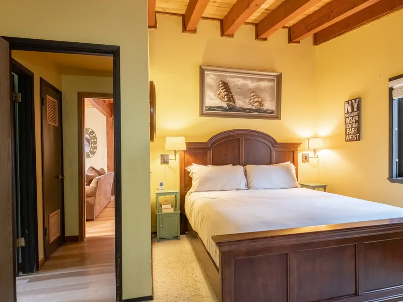 Primary Bedroom: Tahoe Donner Vacation Lodge
