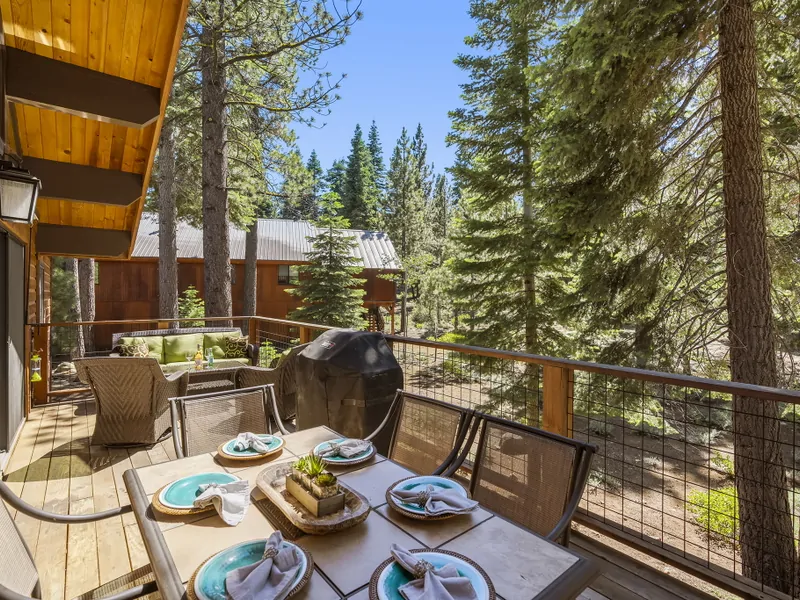 Main Floor Patio Dining Set : Mountainscape Oasis