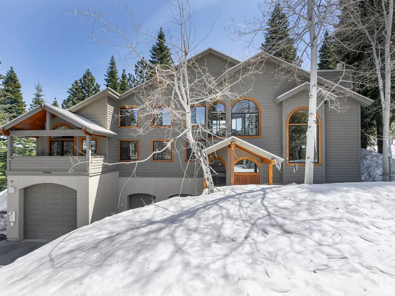 Front of Home Hilltop Manor in Tahoe Donner