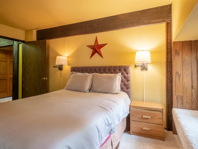 Guest Bedroom: Tahoe Donner Vacation Lodge