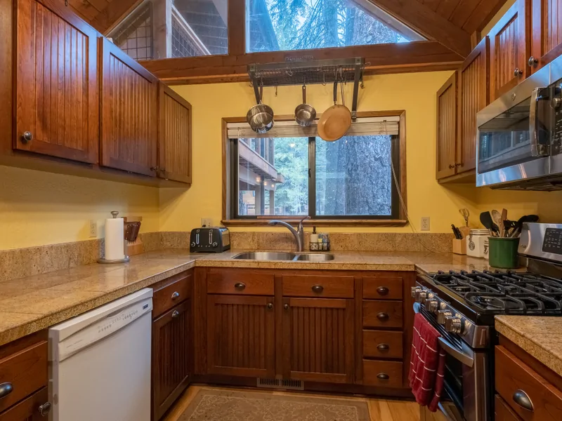 Kitchen: Tahoe Donner Vacation Lodge