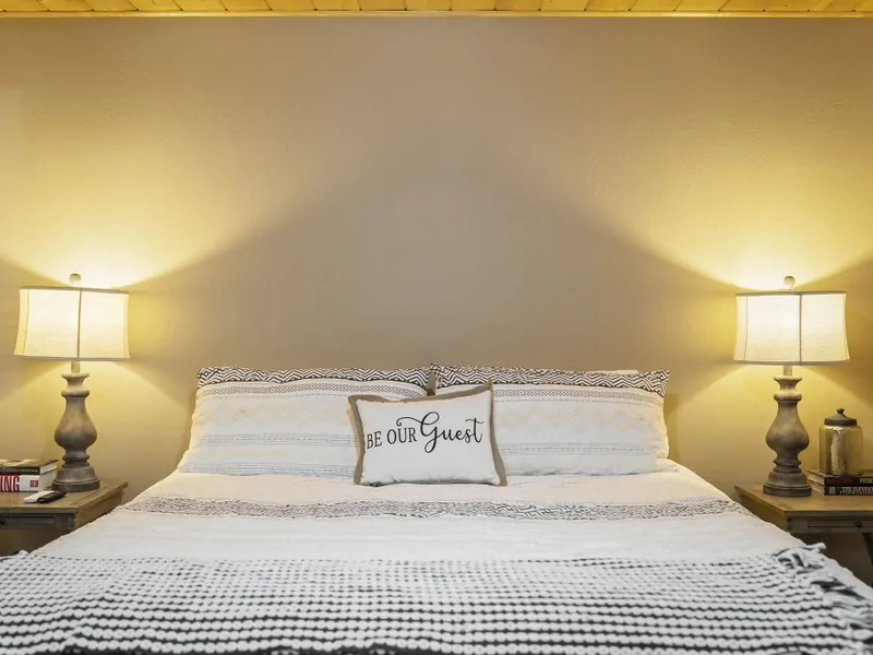Lower Level, King Bed : Mountainscape Oasis