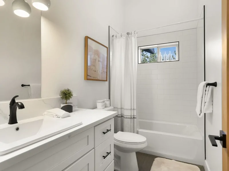Bathroom 2, Full Bath, Shower/Tub Combo