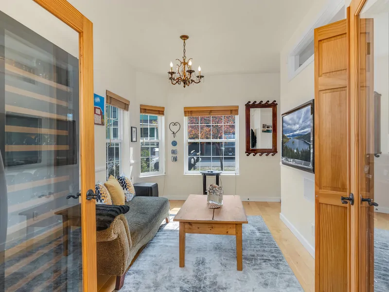 Downstairs Den: Holy Cow Downtown Riverfront